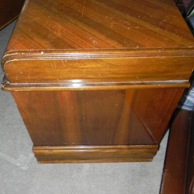 LOT 39   VINTAGE HOPE CHEST