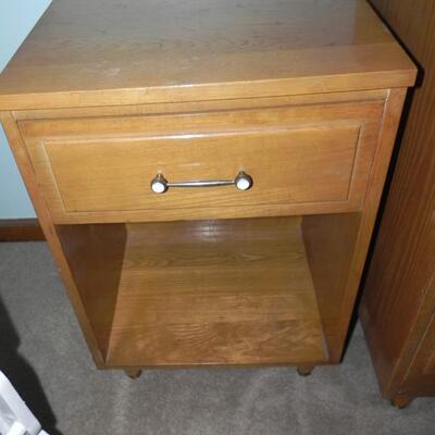 LOT 99  VINTAGE WOODEN NIGHTSTAND