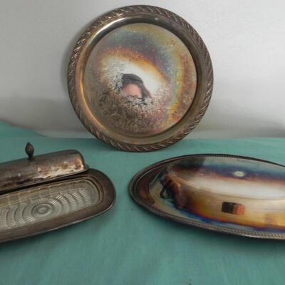 LOT 32    SILVER PLATED SERVING PIECES