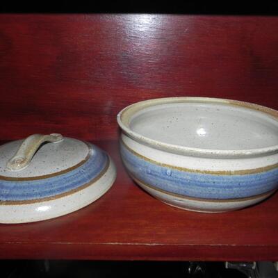 LOT 112  PAMPERED CHEF PIE CRUST SHIELD-POTTERY BOWL W/LID