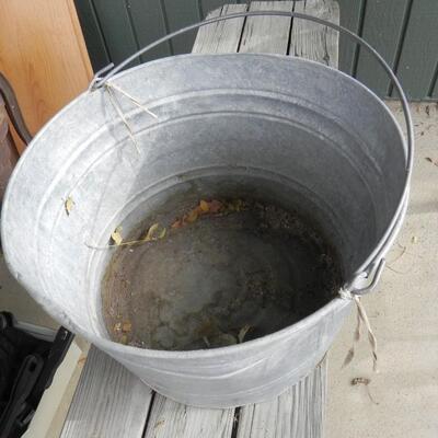 LOT 114 GALVANIZED BUCKET AND WOODEN BENCH SEAT