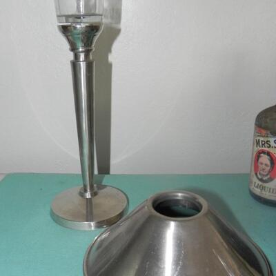 LOT 120  BEAKERS AND MRS STEWART VINTAGE BOTTLE