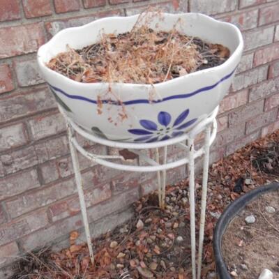 LOT 139  PLANTING POTS