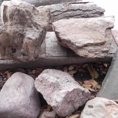 LOT 140  ROCKS AND MINERALS