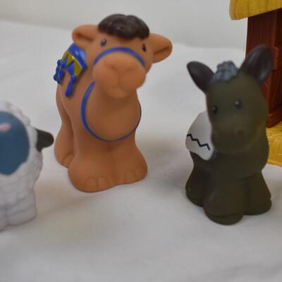 10 pc Little People Nativity Manger  (Missing 1 Sheep) - Used