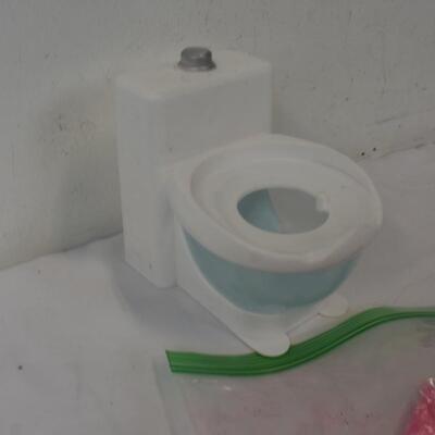 Gotta Go Turtle by Little Live Pets.  Includes Toliet and aqua sand.  Used