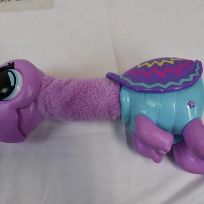 Gotta Go Turtle by Little Live Pets.  Includes Toliet and aqua sand.  Used