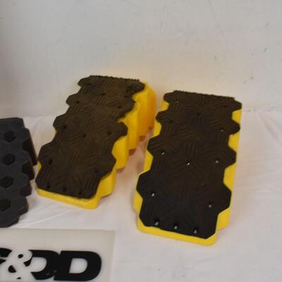 Curved Leveler for Leveling Travel Trailers, 4 pc (Damaged Box and Grip)