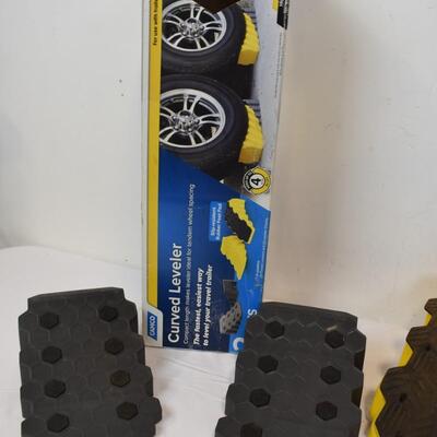 Curved Leveler for Leveling Travel Trailers, 4 pc (Damaged Box and Grip)