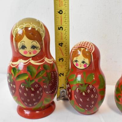 Matryoshka Russian Nesting Dolls, set of 5, Red w/ Strawberries 2"-5.75" Vintage