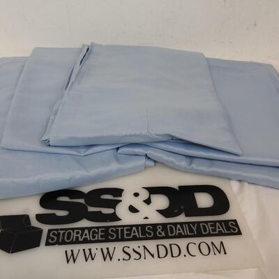 King Size-104x100, Mainstays Sheet Set w/2 Pillowcases, Light Blue, Like New
