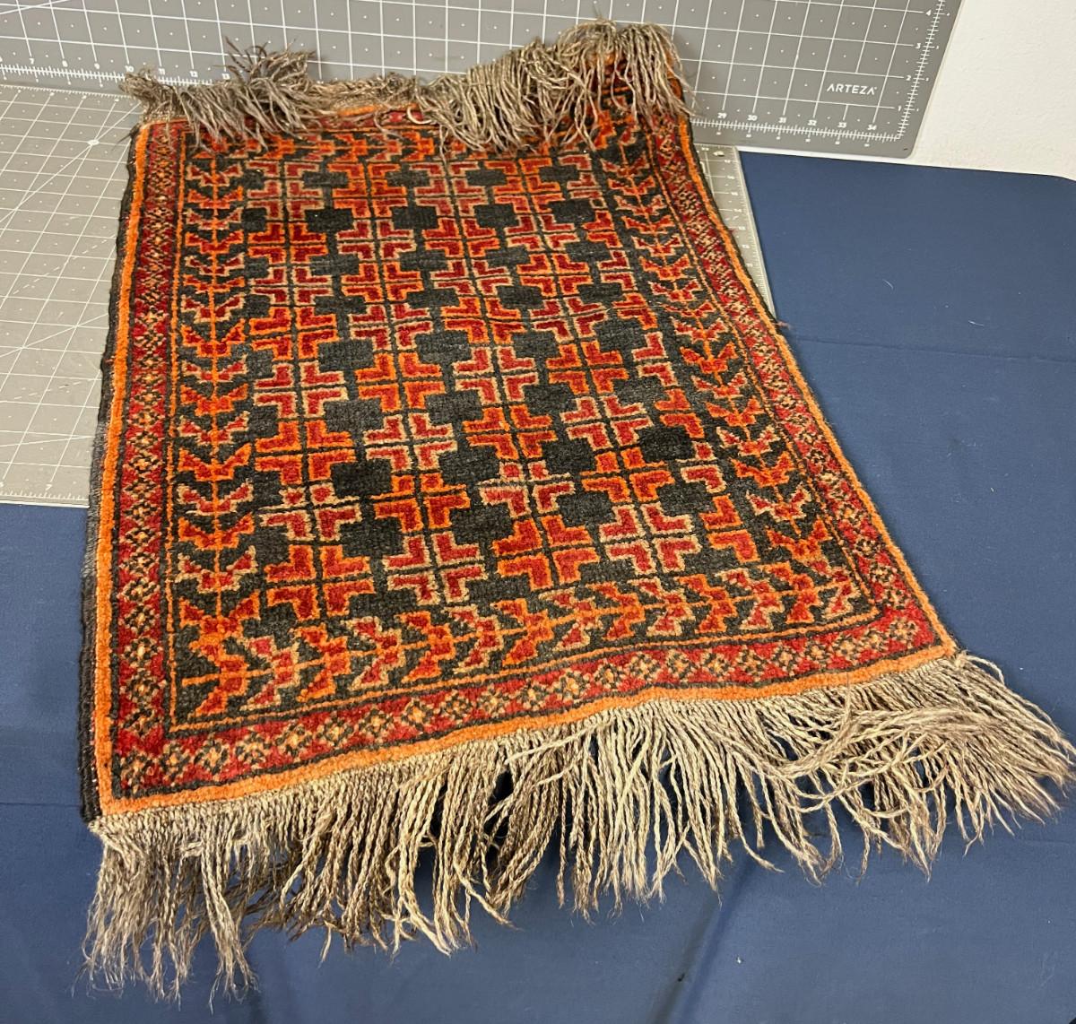 Small Persian Rug Use Small Persian Rug | EstateSales.org
