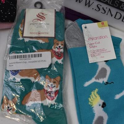 9 pc Women's Apparel, Tank top, 2 Gliden V neck T-Shirts, 6 pairs of socks - New