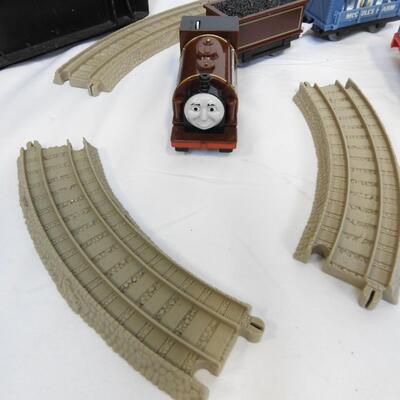 Thomas the Tank Engine & Friends 15+ Pieces: Buildings, Trains, Train Track