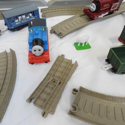 Thomas the Tank Engine & Friends 15+ Pieces: Buildings, Trains, Train Track
