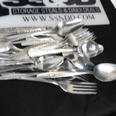 18 pc Kitchen Lot: 3 Dinner & 6 Cup Plates, 3 Cups, 3 Glasses, Candy Dish, etc