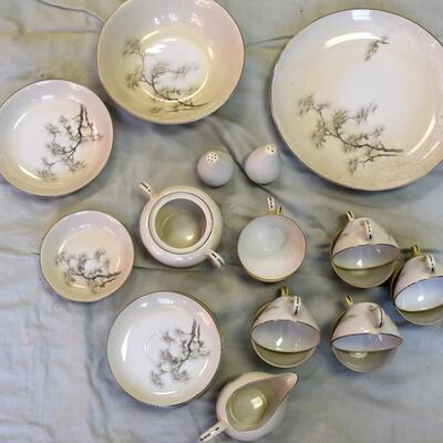 Grey & White Dish Set
