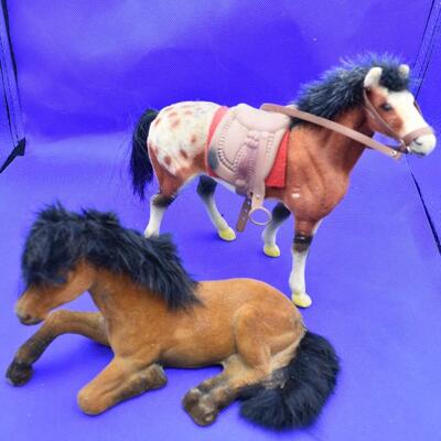 2 felt horses