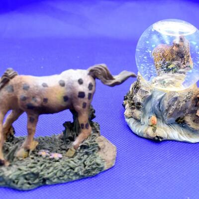 Sm bear globe, Sm Horse eating grass fig.