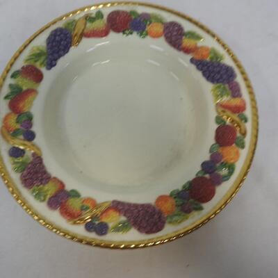 Avon Plate w/ Fruit Design & Gold-Tone Trim, 8in Across