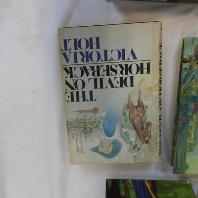 9 Vintage Novels: It Began in Te Rangi -to- The Birds Fall Down