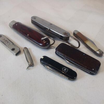 Grouping of 7 Pocket Knives