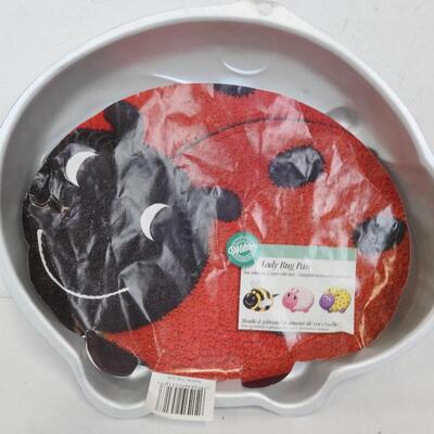 Wilton 2005 Lady Bug/Bee Cake Pan w/ Paper