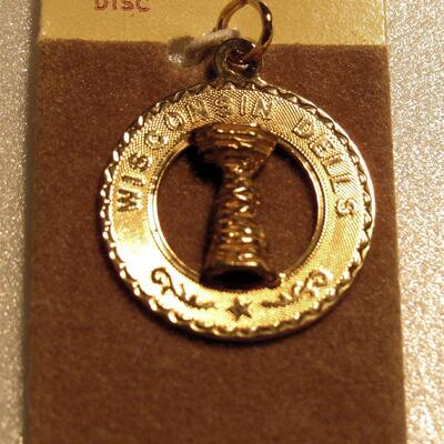 Vintage 12K GF WI Dells Stand Rock Charm/Pendant
