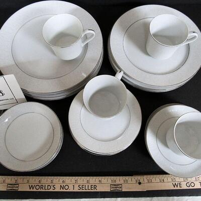 Vintage Lovelace Crown Victoria Fine China, Service For Four