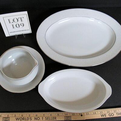 Lovelace Crown Victoria Fine China Gravy, Platter, Oval Baker