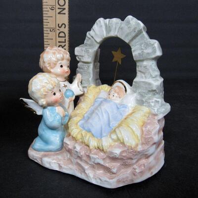 George Good Nativity Music Box, Plays Silent Night, Works, Nice