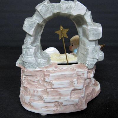 George Good Nativity Music Box, Plays Silent Night, Works, Nice