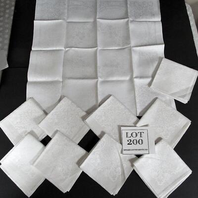 Lot of 10 Matching White Large Vintage Cloth Dining Napkins