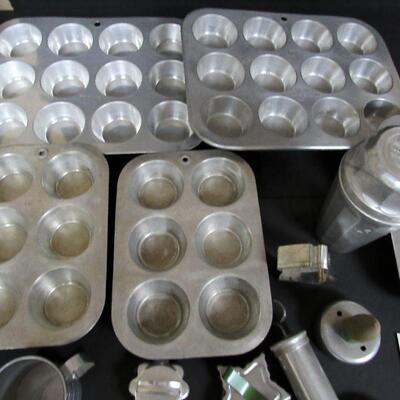 Large Lot of Vintage Aluminum Kitchen Baking Items