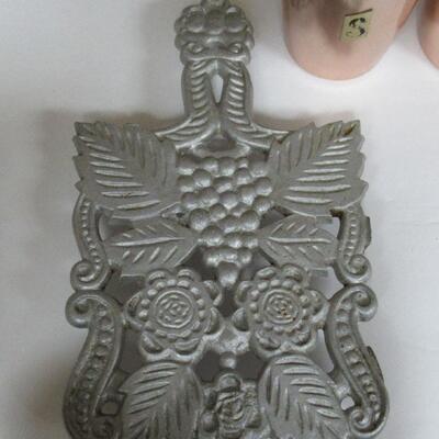 Lot of Misc Kitchen Items, Trivets, Drink Stir Spoons, More