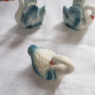 Figurines geese