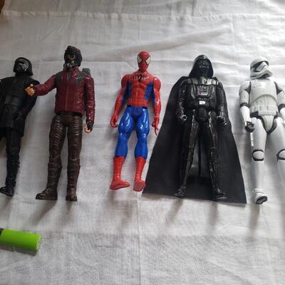 Action figures large Star Wars ect