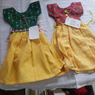Oven door dress hand towel lot of 2