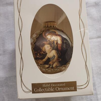 Is Christmas ornament in Box