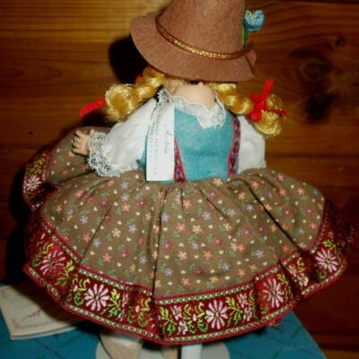 1976 Madame Alexander 8" Austria