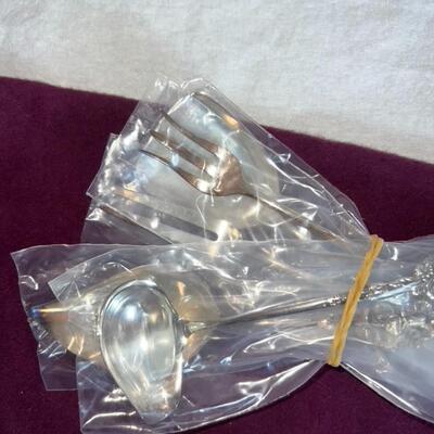 Broyhill Flatware Set