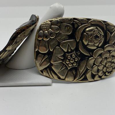 LOTJ21: Pair of Vintage Repousse Shoe Clips