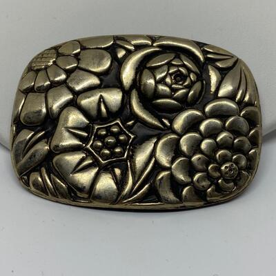 LOTJ21: Pair of Vintage Repousse Shoe Clips