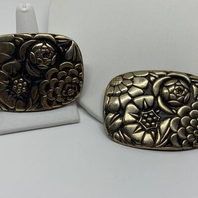 LOTJ21: Pair of Vintage Repousse Shoe Clips