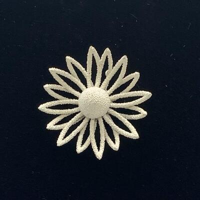 LOTJ35: Vintage "Crown" Trifari White Enamel Flower Brooch- Great condition!