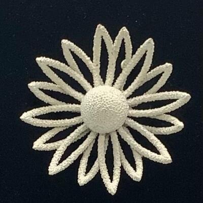 LOTJ35: Vintage "Crown" Trifari White Enamel Flower Brooch- Great condition!