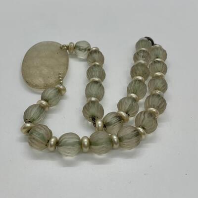 LOTJ39: Vintage 14" Beaded Pendant Choker