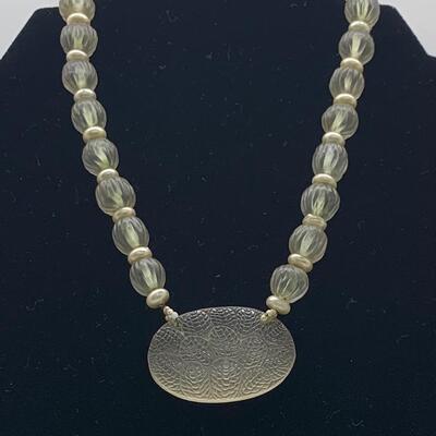 LOTJ39: Vintage 14" Beaded Pendant Choker