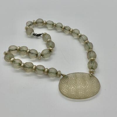 LOTJ39: Vintage 14" Beaded Pendant Choker