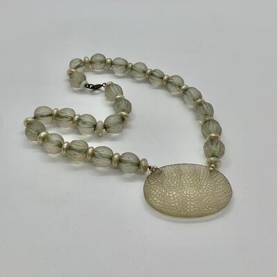 LOTJ39: Vintage 14" Beaded Pendant Choker